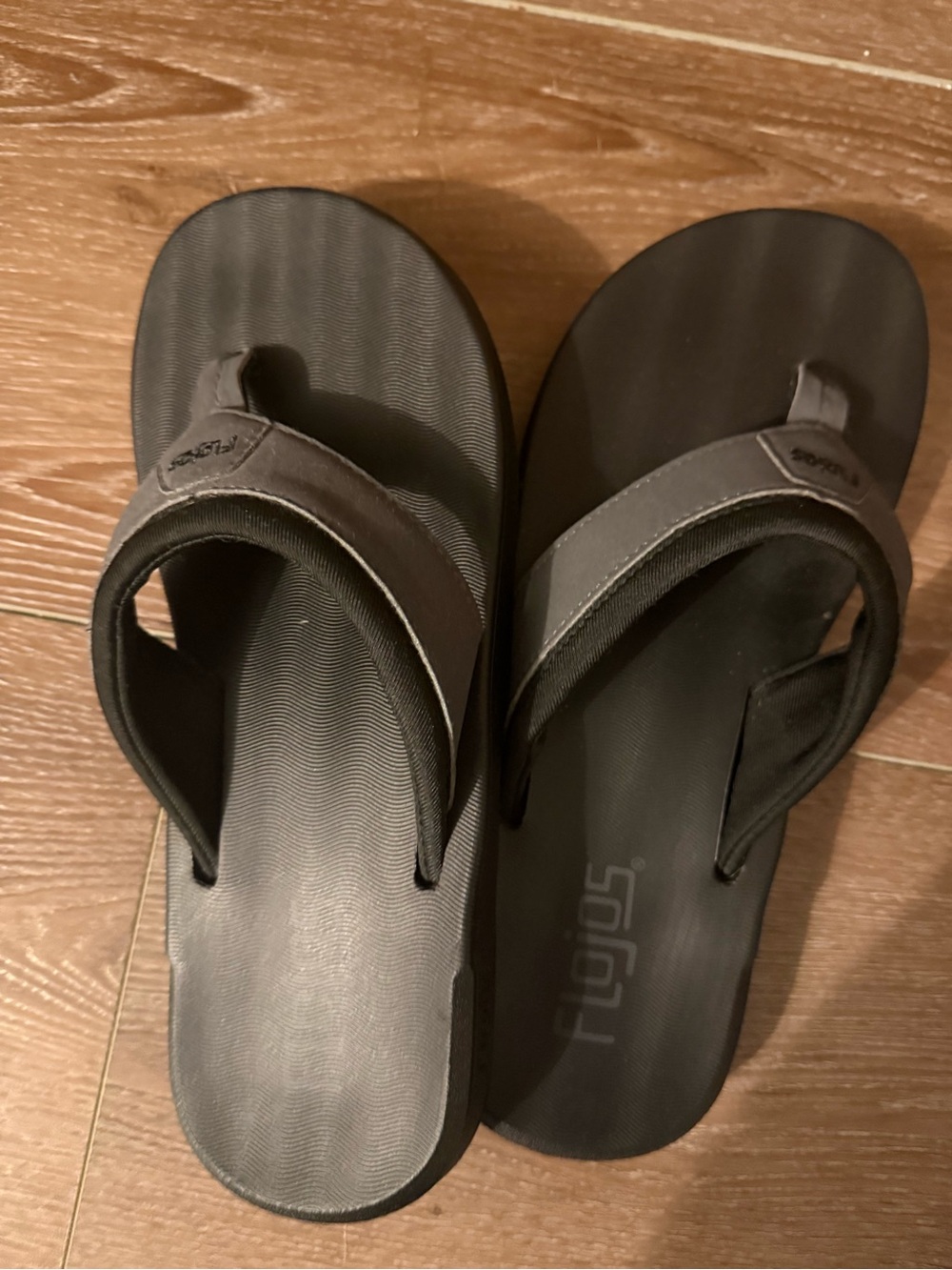 Flojos Men's Dark Gray and Black Foam Strap Flip Flops